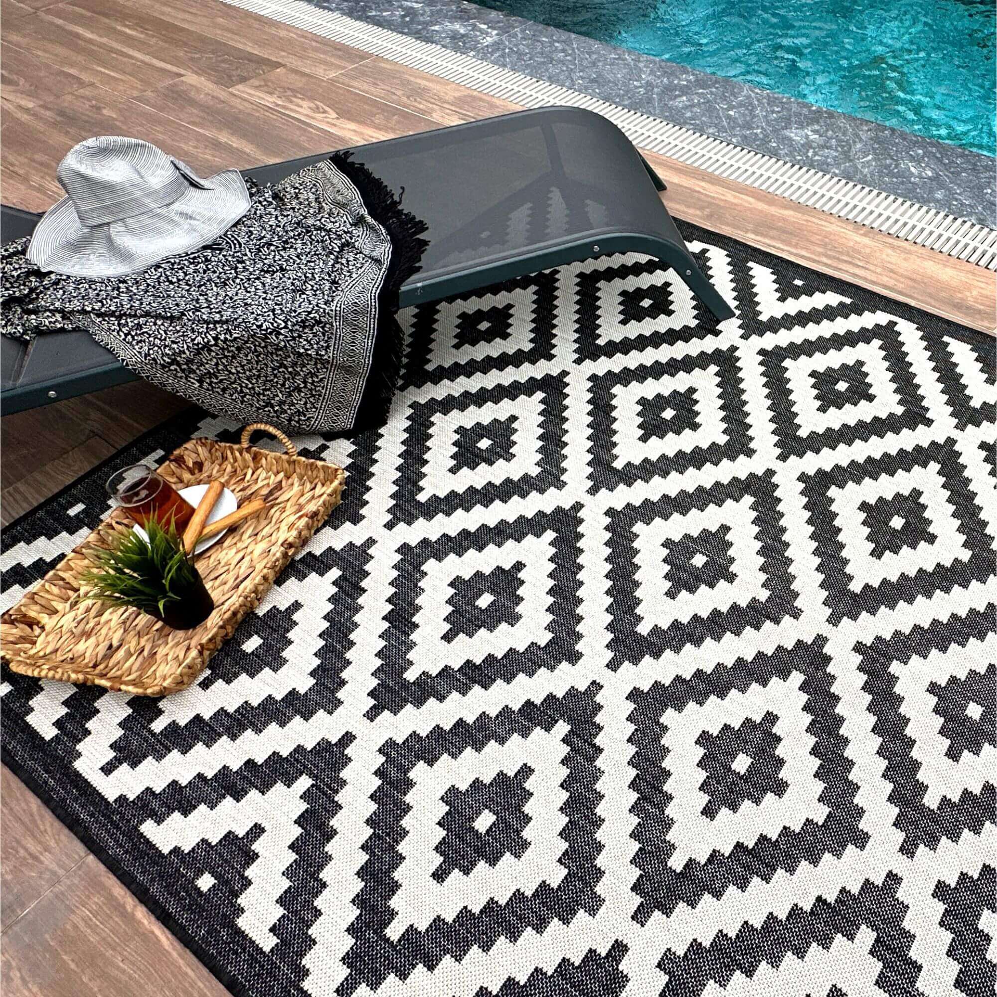 Ecology Outdoor Rug Black | 100bl