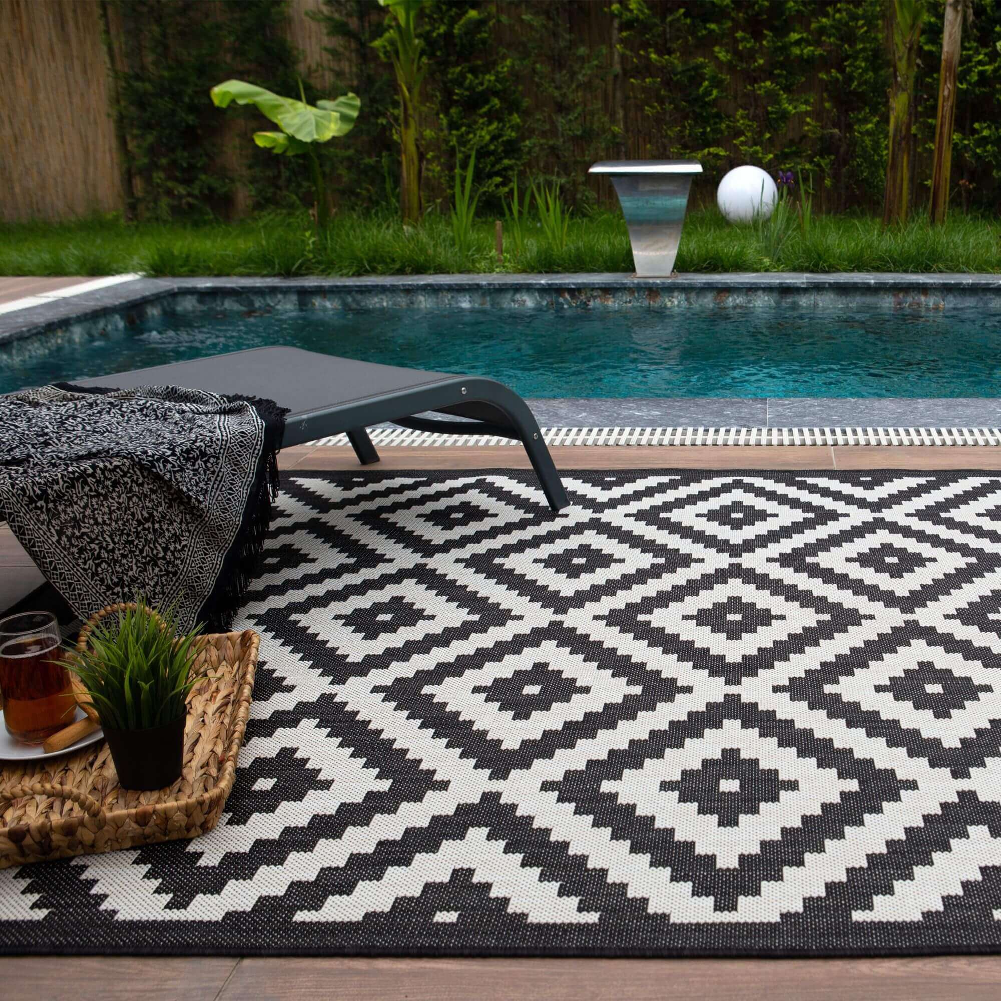 Ecology Outdoor Rug Black | 100bl