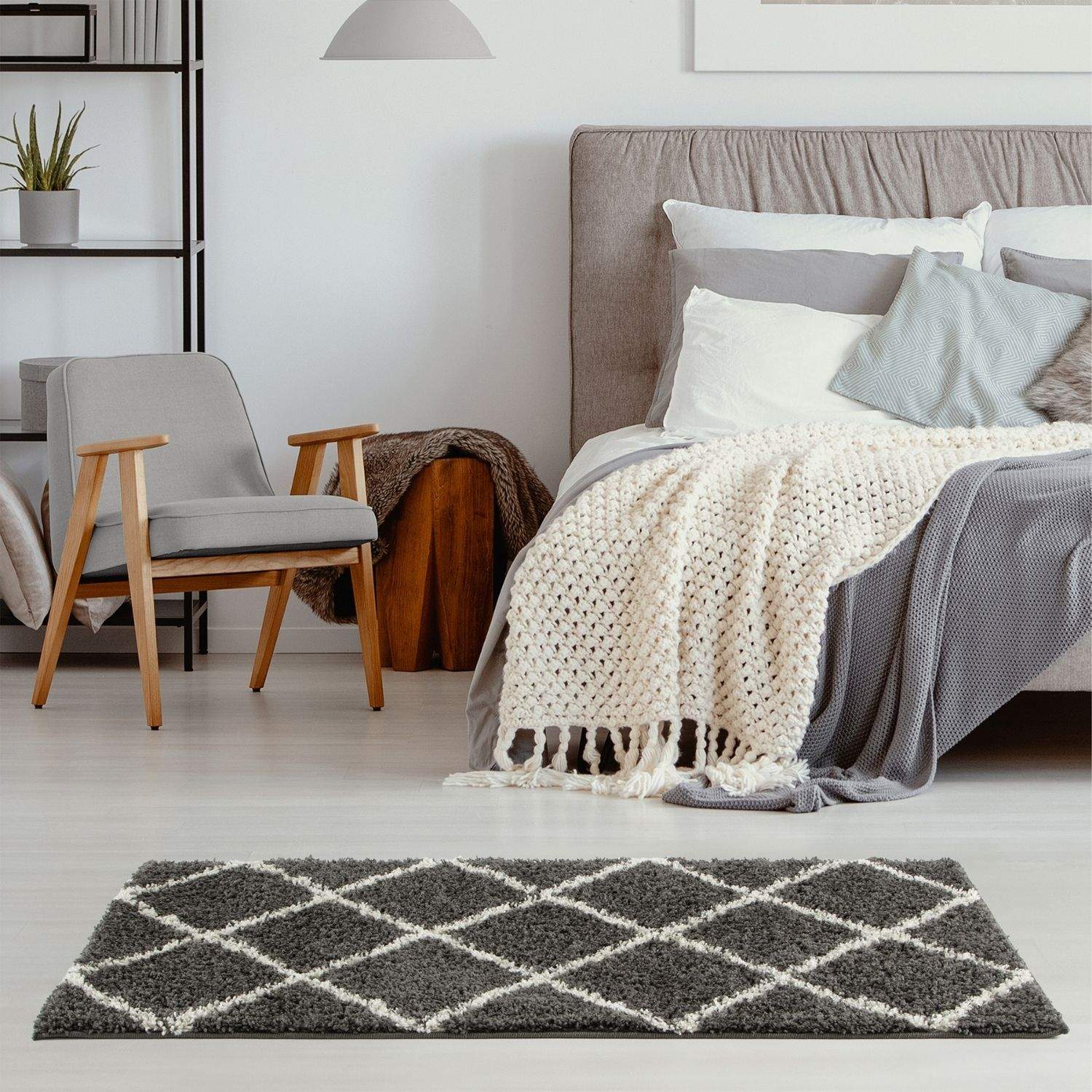 Moroccan Dark Grey Shaggy Rug | 540