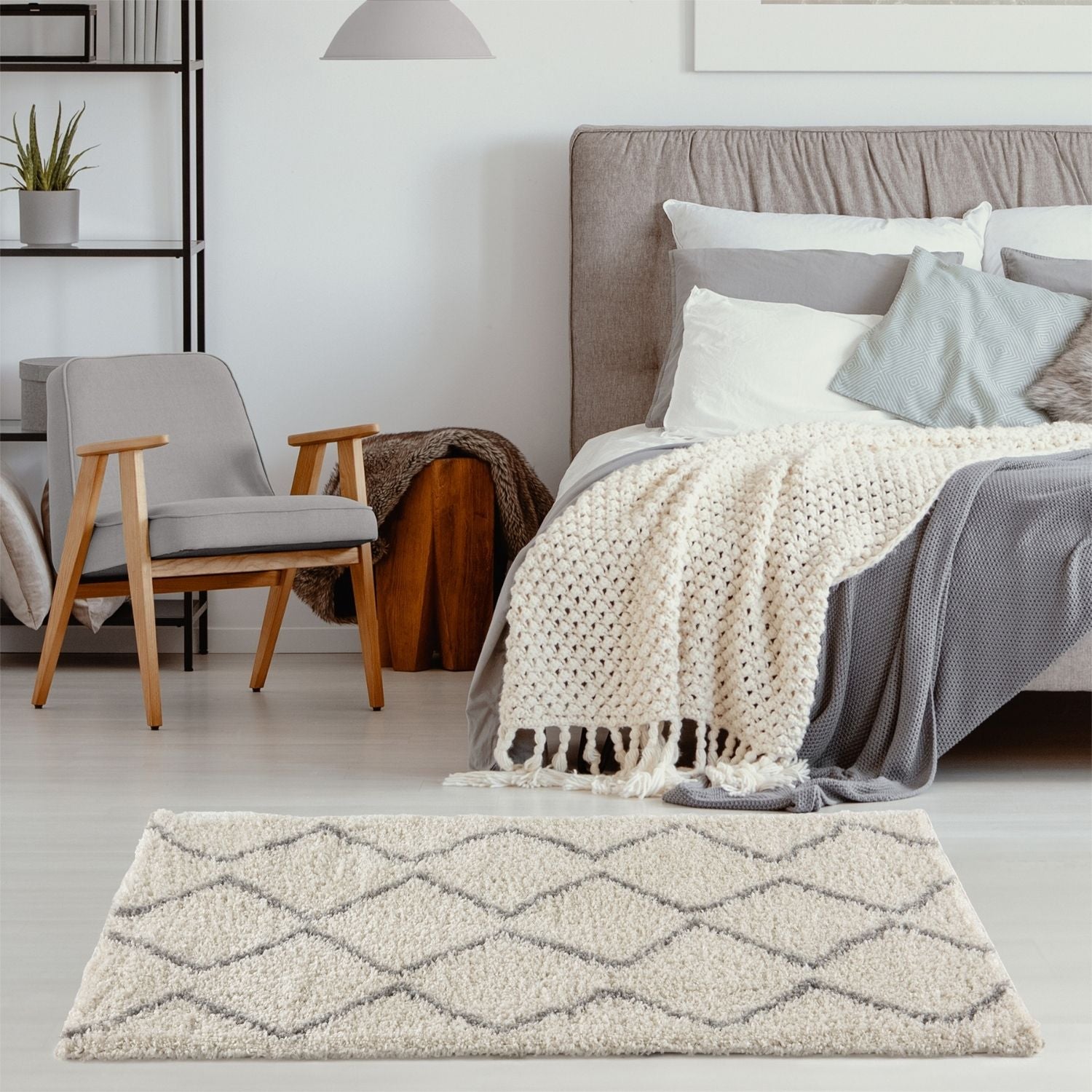 Moroccan Ivory Grey Shaggy Rug | 800