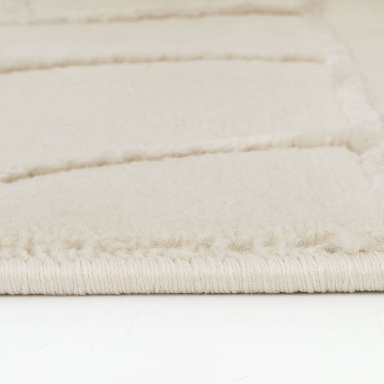 Aura Collection Rug Halo in Cream