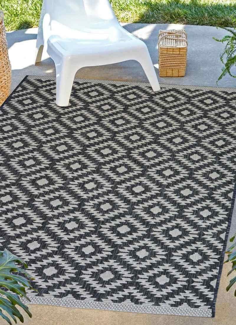 County Genesis Rug Diamond Design – Indoor/Outdoor Use