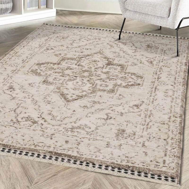 Traditional Medallion Vintage Rug with Cotton Fringe