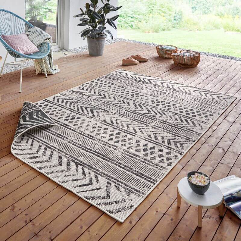 Reversible Geometric Indoor-Outdoor Flatweave Rug
