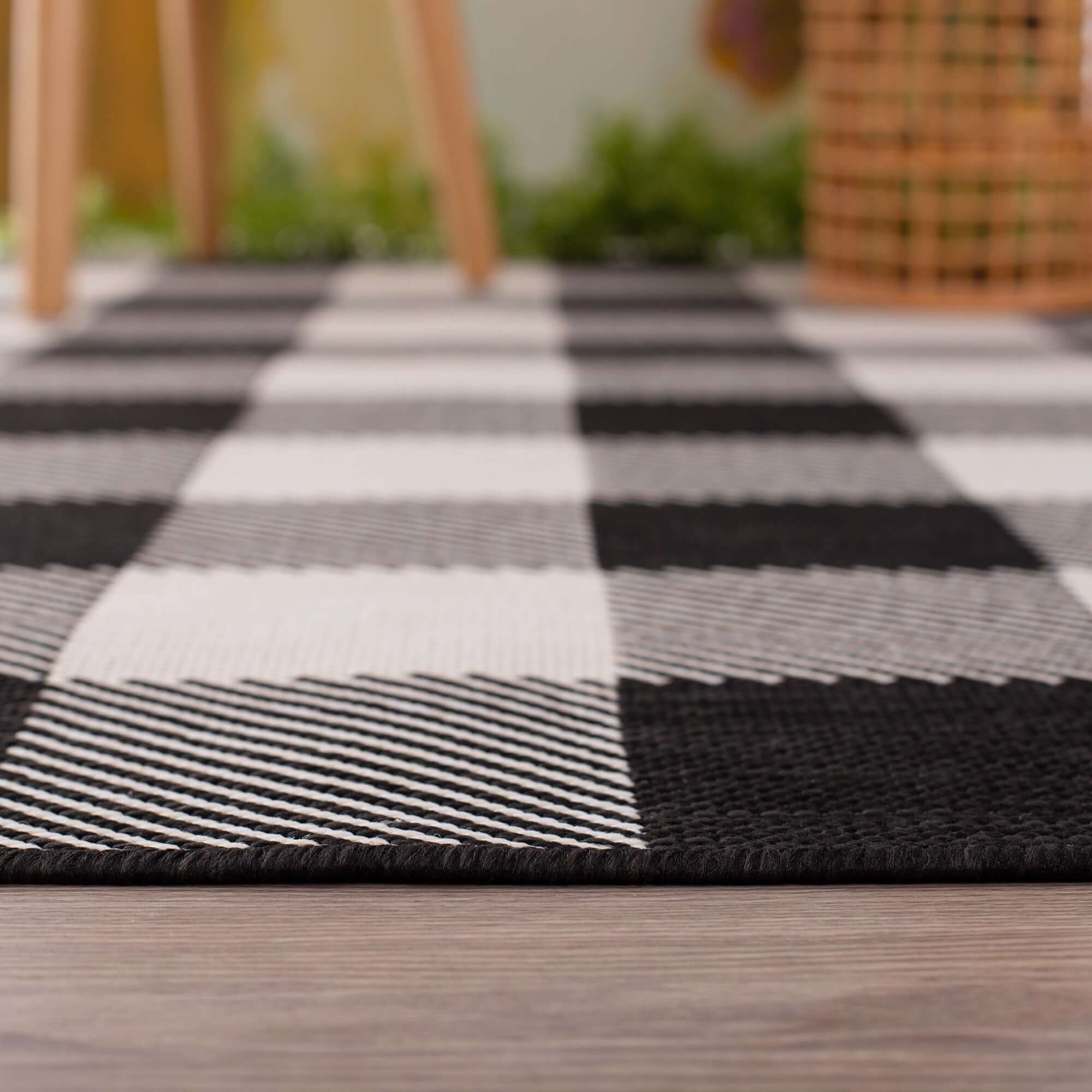 Ecology Outdoor Rug Black | 700BL