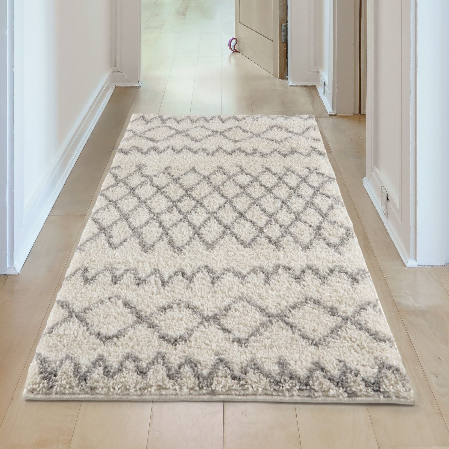 Moroccan Ivory Grey Shaggy Rug | 900