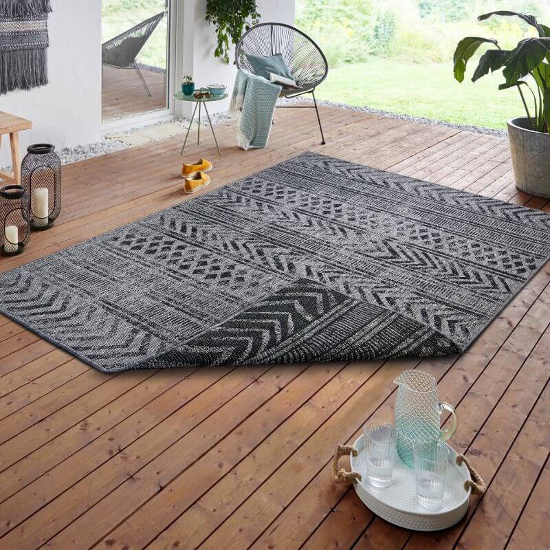 Reversible Geometric Indoor-Outdoor Flatweave Rug